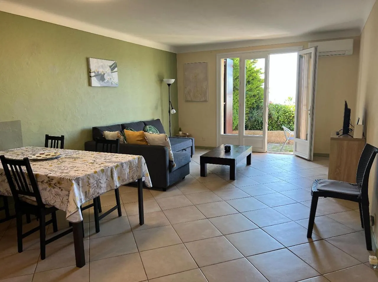 Charming Villa-Appartement With A View On The Sea Of 95 M2 Cannes
